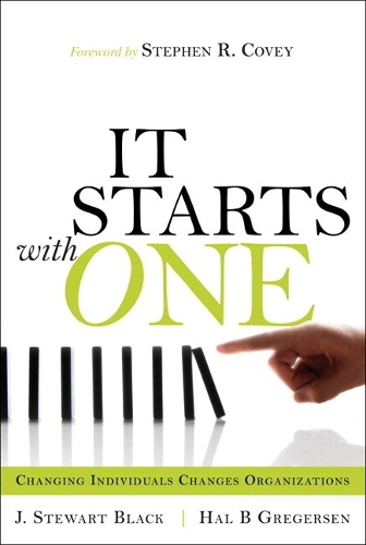 It Starts with One: Changing Individuals Changes Organizations (paperback)(English)