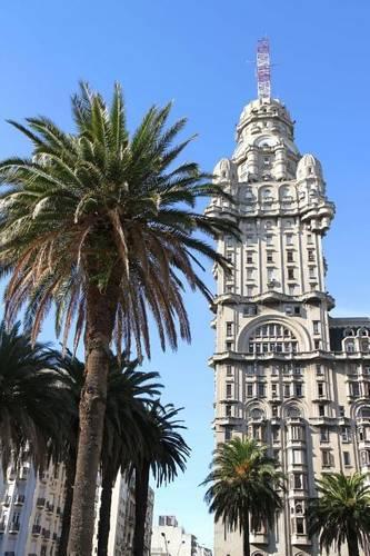 Palacio Salvo in Montevideo Uruguay Journal: 150 Page Lined Notebook/Diary(English)