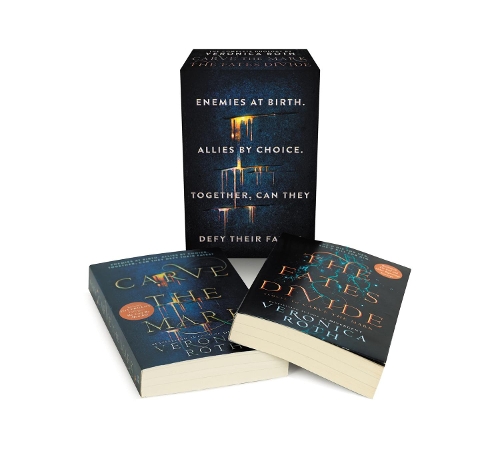Carve the Mark 2-Book Paperback Box Set: Carve the Mark and the Fates Divide(Carve the Mark)