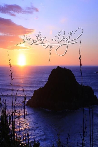 One Line a Day: 6x9 Inch Lined Journal/Notebook to Help You Become Consistant as a Writer - Breathtaking, Sunset, Blue, Purple, Sky, Nature, Island, Calligraphy Art