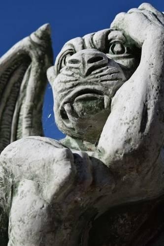 Stone Gargoyle Close-Up Journal: 150 Page Lined Notebook/Diary(English)