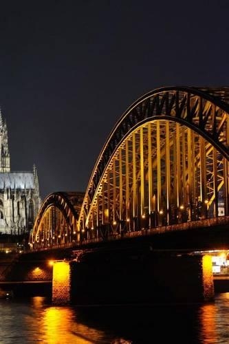 Night View of the Cathedral in Cologne, Germany: Blank 150 Page Lined Journal for Your Thoughts, Ideas, and Inspiration(English)