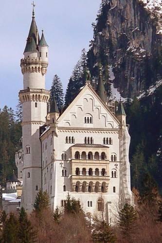 The Beautiful Neuschwanstein Castle in Bavaria, Germany: Blank 150 Page Lined Journal for Your Thoughts, Ideas, and Inspiration(English)