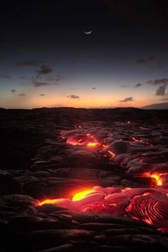 Night View of the Lava Flow at the Kilauea Volcano Hawaii Journal: 150 Page Lined Notebook/Diary(English)