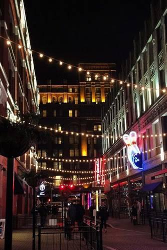 Downtown Cleveland Nightlife, for the Love of Ohio: Blank 150 Page Lined Journal for Your Thoughts, Ideas, and Inspiration(English)