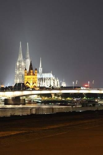 Cityscape of the City of Cologne in Germany: Blank 150 Page Lined Journal for Your Thoughts, Ideas, and Inspiration(English)
