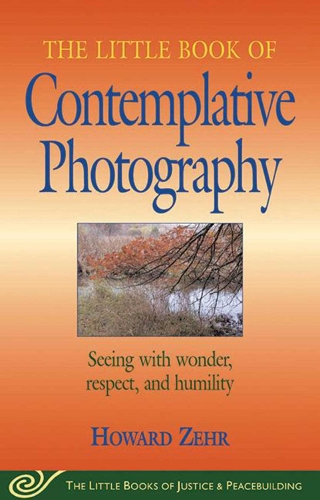 Little Book of Contemplative Photography: Seeing with Wonder, Respect and Humility(Little Books of Justice & Peacebuilding)