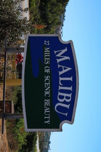 Welcome to Malibu, California Sign Journal: Take Notes, Write Down Memories in this 150 Page Lined Journal