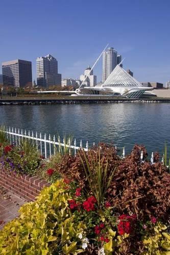 Downtown Milwaukee Wisconsin Journal: 150 page lined notebook/diary