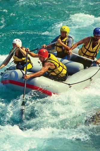 Rafting, White Water Notebook: (25 Sports 150 Lined)