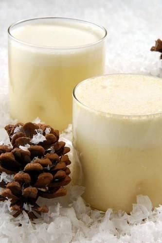 Winter Eggnog Journal - Drink Up!: 150 Page Lined Notebook/Diary(English)