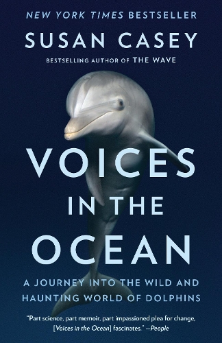 Voices in the Ocean: A Journey into the Wild and Haunting World of Dolphins(English)