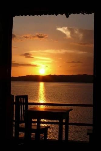 Sunset at Lake in Guatemala Journal: 150 page lined notebook/diary