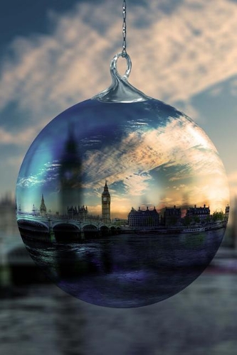Christmas in London Reflected in an Ornament Journal: 150 Page Lined Notebook/Diary